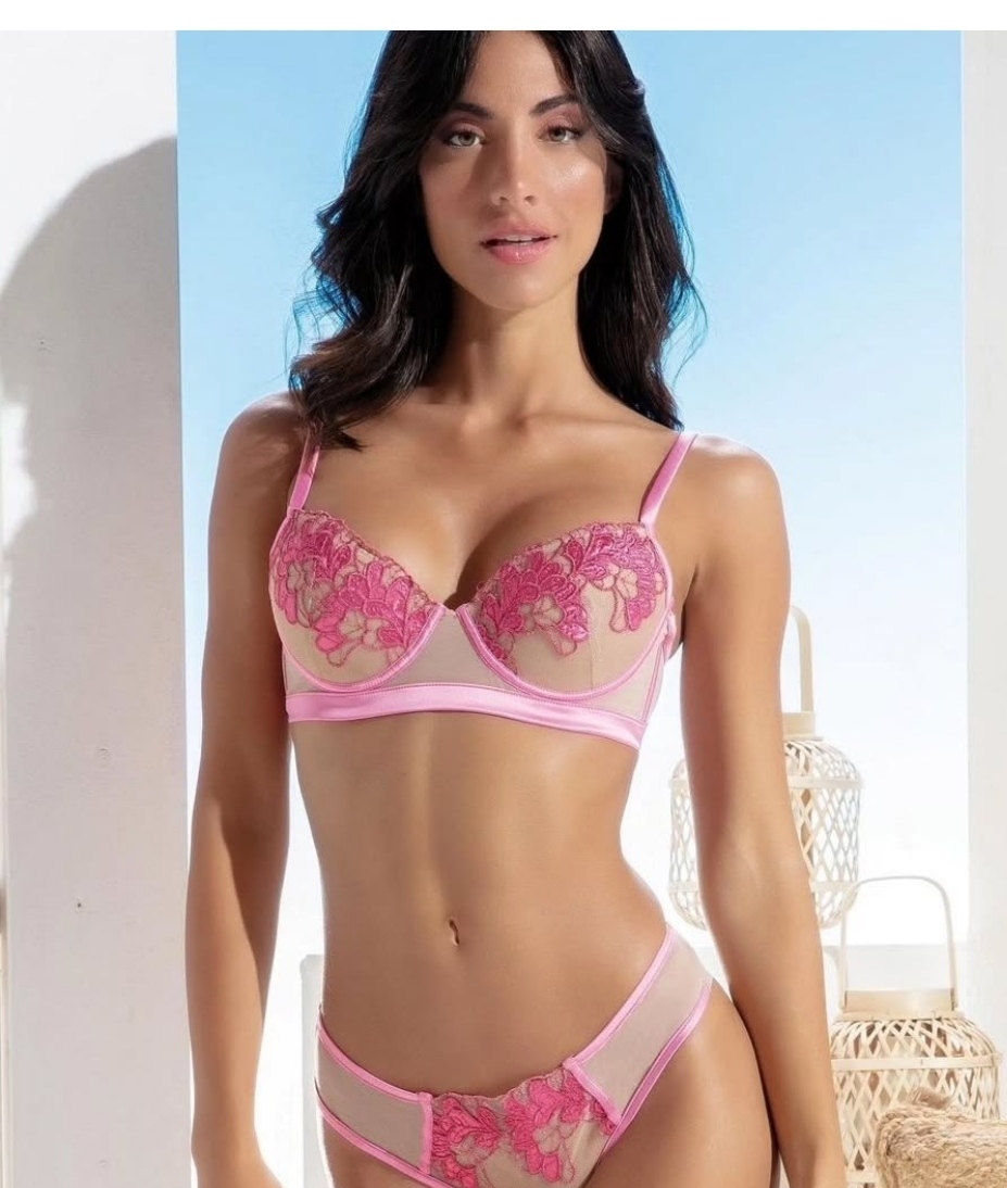 Комплект нижнего белья с формованной чашкой